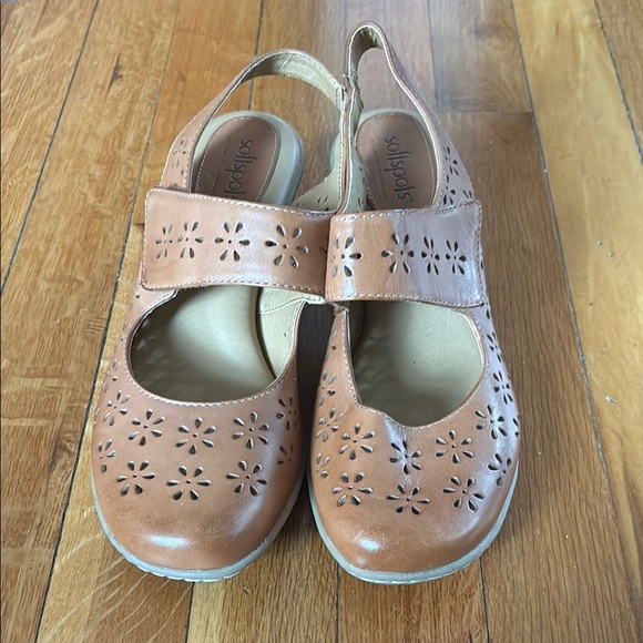 Softspots Mary Jane Classic Tan Shoes - Picture 1 of 3